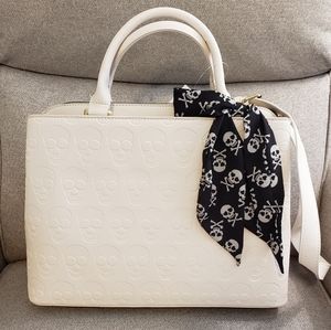 Betsey Johnson skull purse, white